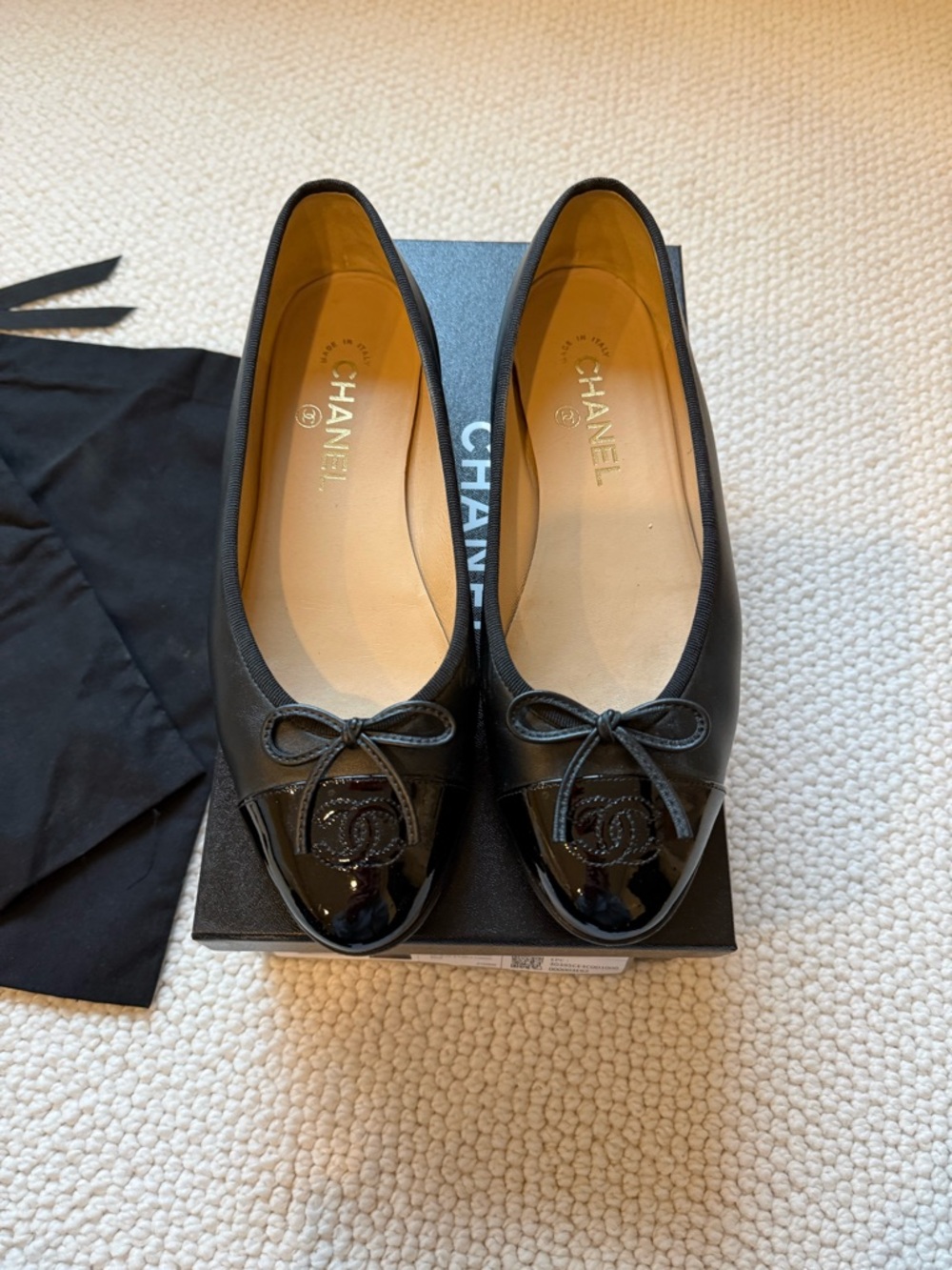 CHANEL Black Leather Ballet Flats with Patent Toe( dust bags and box included) - Picture 2 of 12